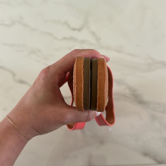 UGG - Picture 3 of 6